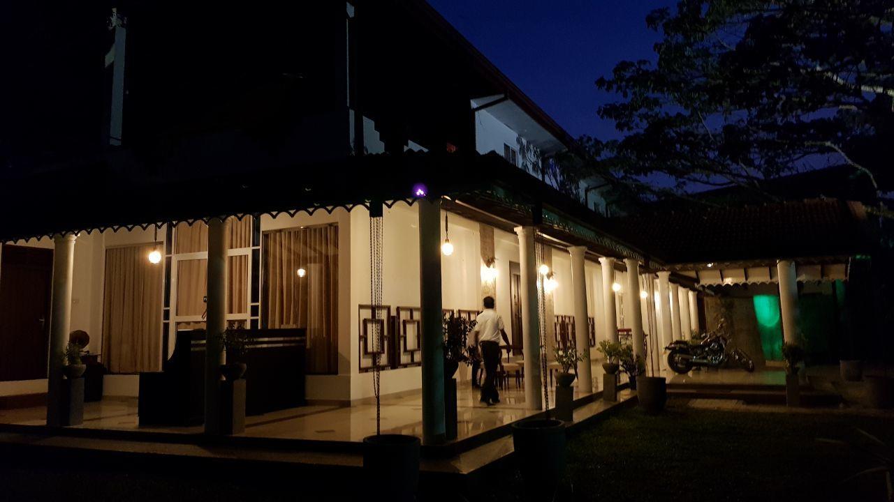 Grand Riverine Bed and Breakfast Kotugoda Buitenkant foto